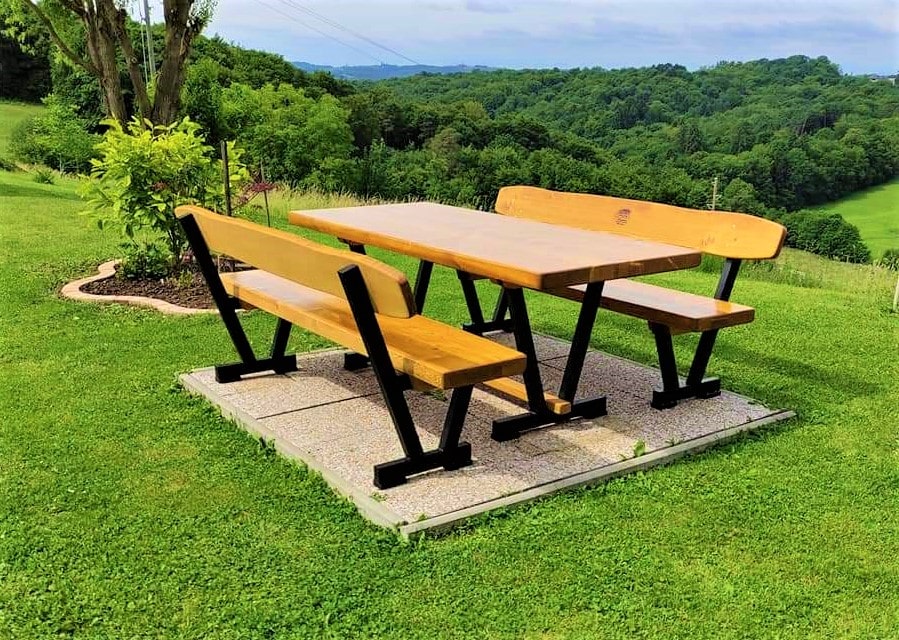 01673986957Kovinsko-lesena-garnitura.jpg-cemazar.com