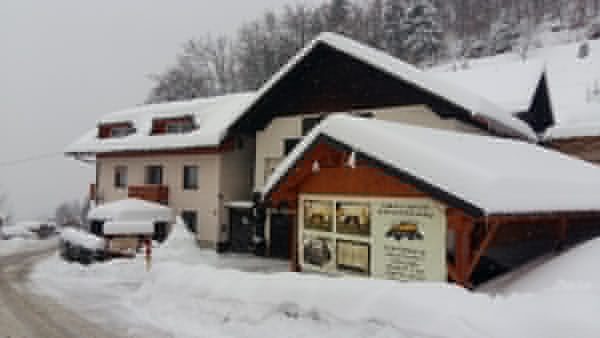 lesena-vrtna-garnitura-Čemažar-pohištvo.jpg-cemazar.com